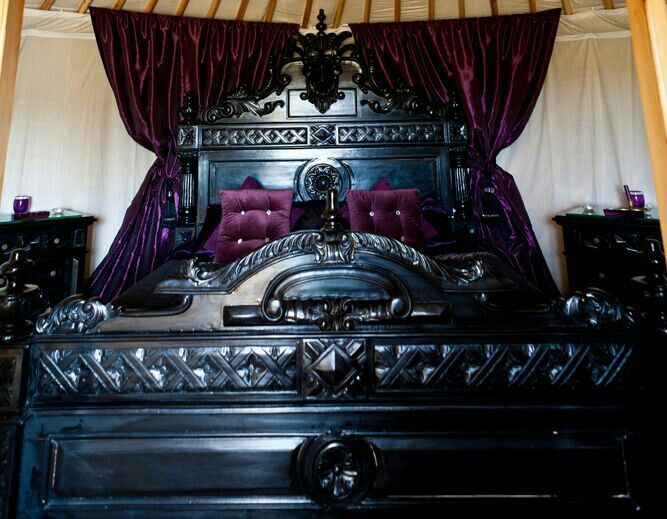 black gothic bedroom furniture